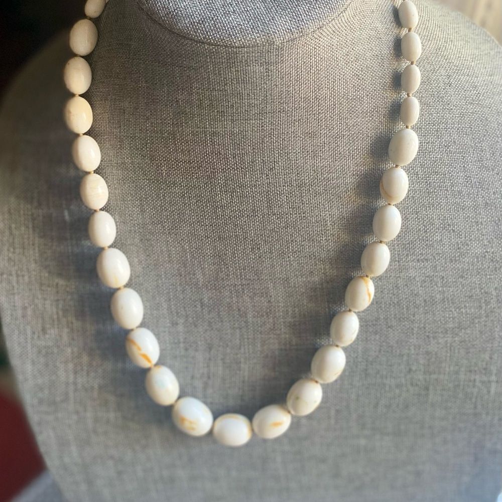 Vintage 1980s Trifari Cream Bead Necklace
